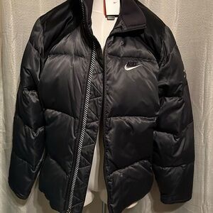 New with tags Nike Sportswear Therma-FIT Repel puffer jacket in black.